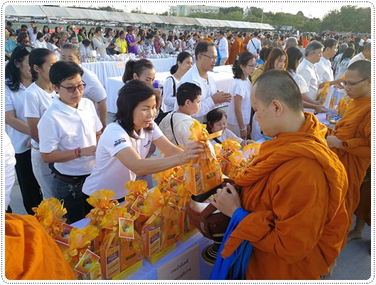 ﻿กรมบังคับคดีร่วมพิธีทำบุญตักบาตรเนื่องในวันขึ้นปีใหม่